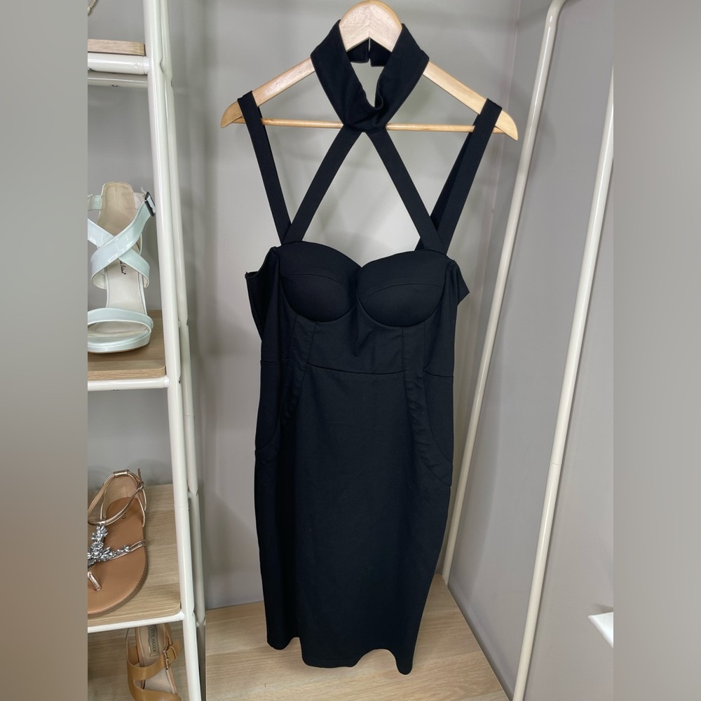 Super Flattering Structured Stretchy Halter Criss… - image 3